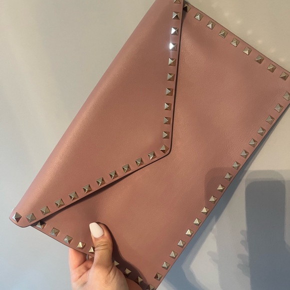 Like new ! VALENTINO ROCKSTUD envelope Clutch - Picture 2 of 5